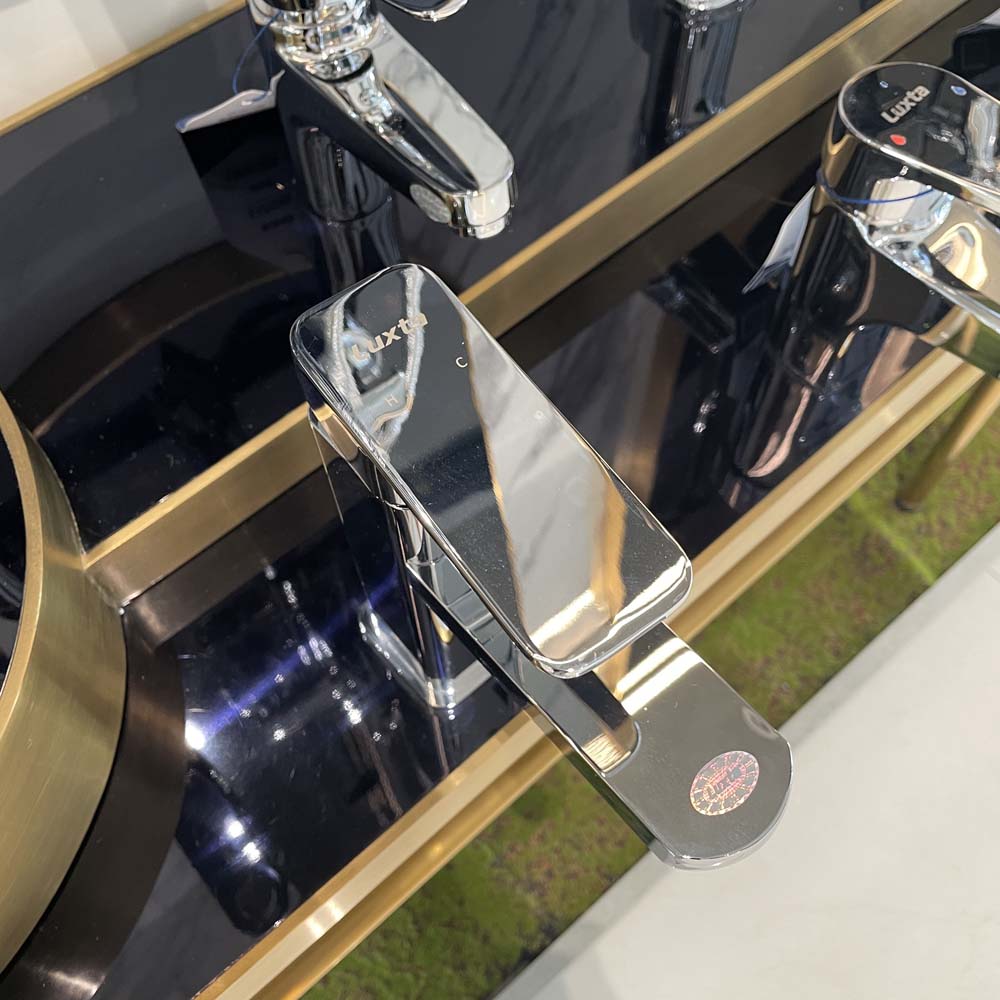 Vòi chậu lavabo nóng lạnh Luxta L1205