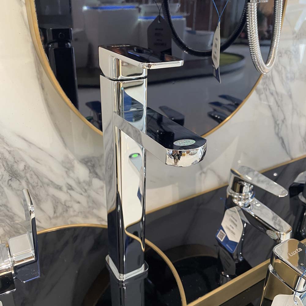 Vòi chậu lavabo nóng lạnh Luxta L1205B