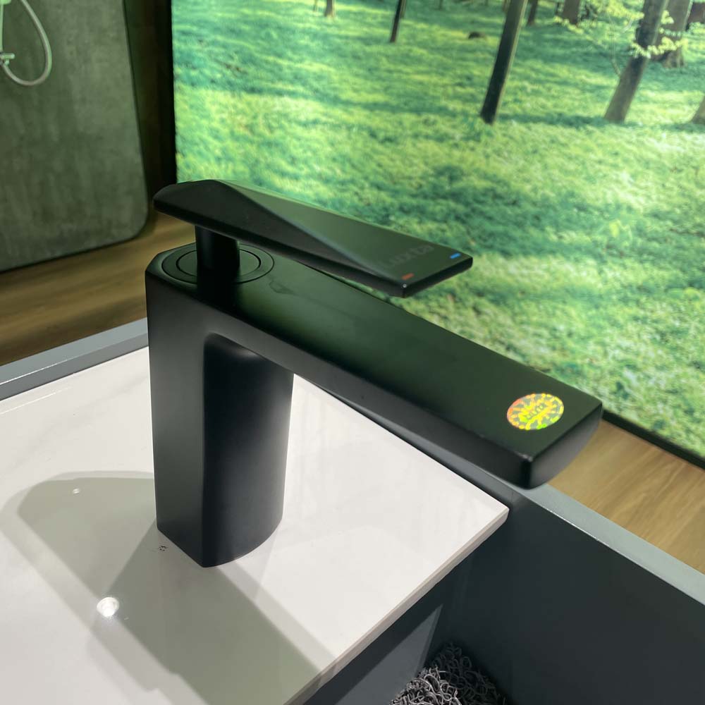 Vòi chậu lavabo nóng lạnh Luxta L1221B-Black