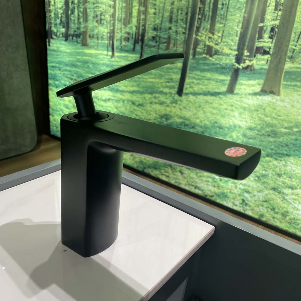 Vòi chậu lavabo nóng lạnh Luxta L1221B-Black