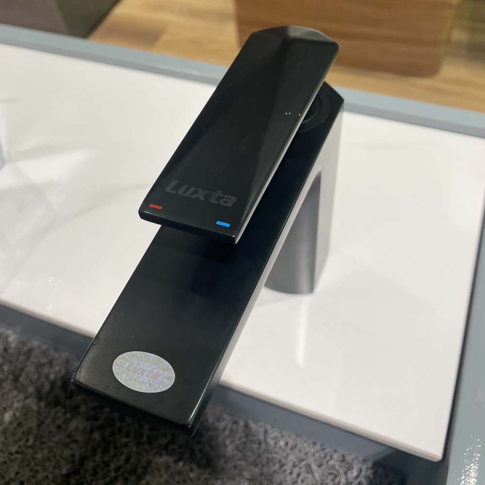 Vòi chậu lavabo nóng lạnh Luxta L1221B-Black