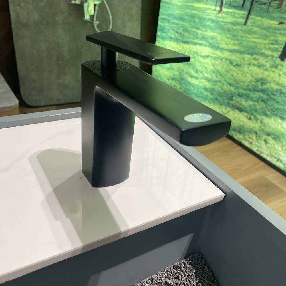 Vòi chậu lavabo nóng lạnh Luxta L1221B-Black