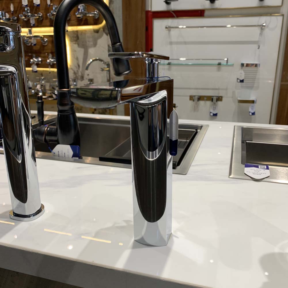 Vòi chậu lavabo nóng lạnh Luxta L1221B