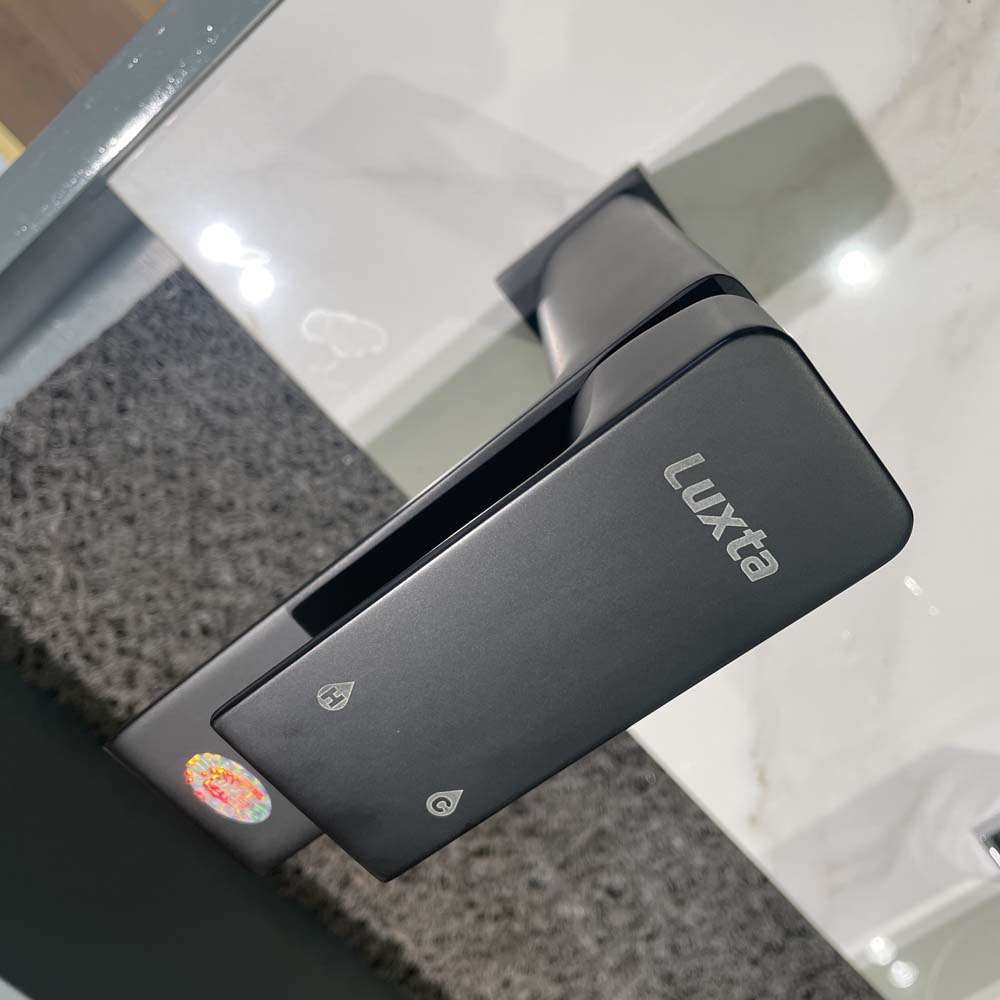 Vòi chậu lavabo nóng lạnh Luxta L1228-Black