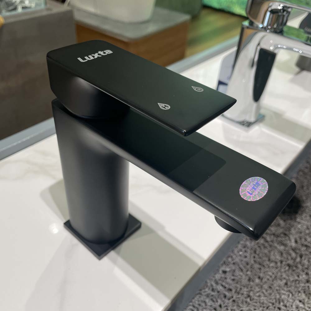Vòi chậu lavabo nóng lạnh Luxta L1228-Black