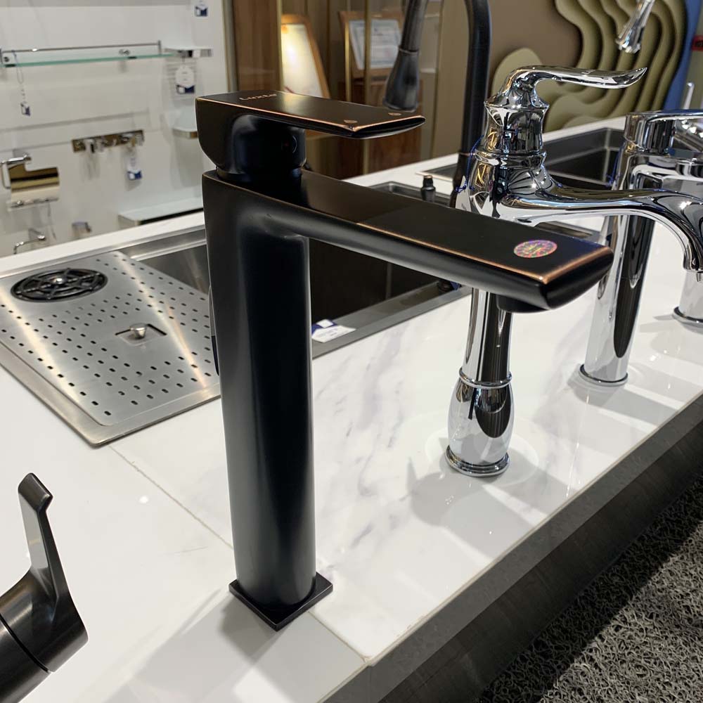 Vòi chậu lavabo nóng lạnh Luxta L1228B-Black