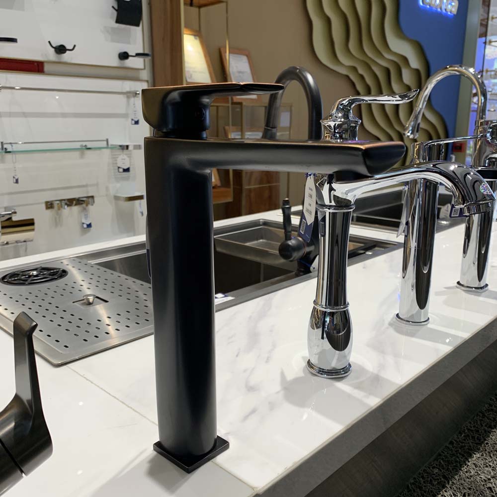 Vòi chậu lavabo nóng lạnh Luxta L1228B-Black