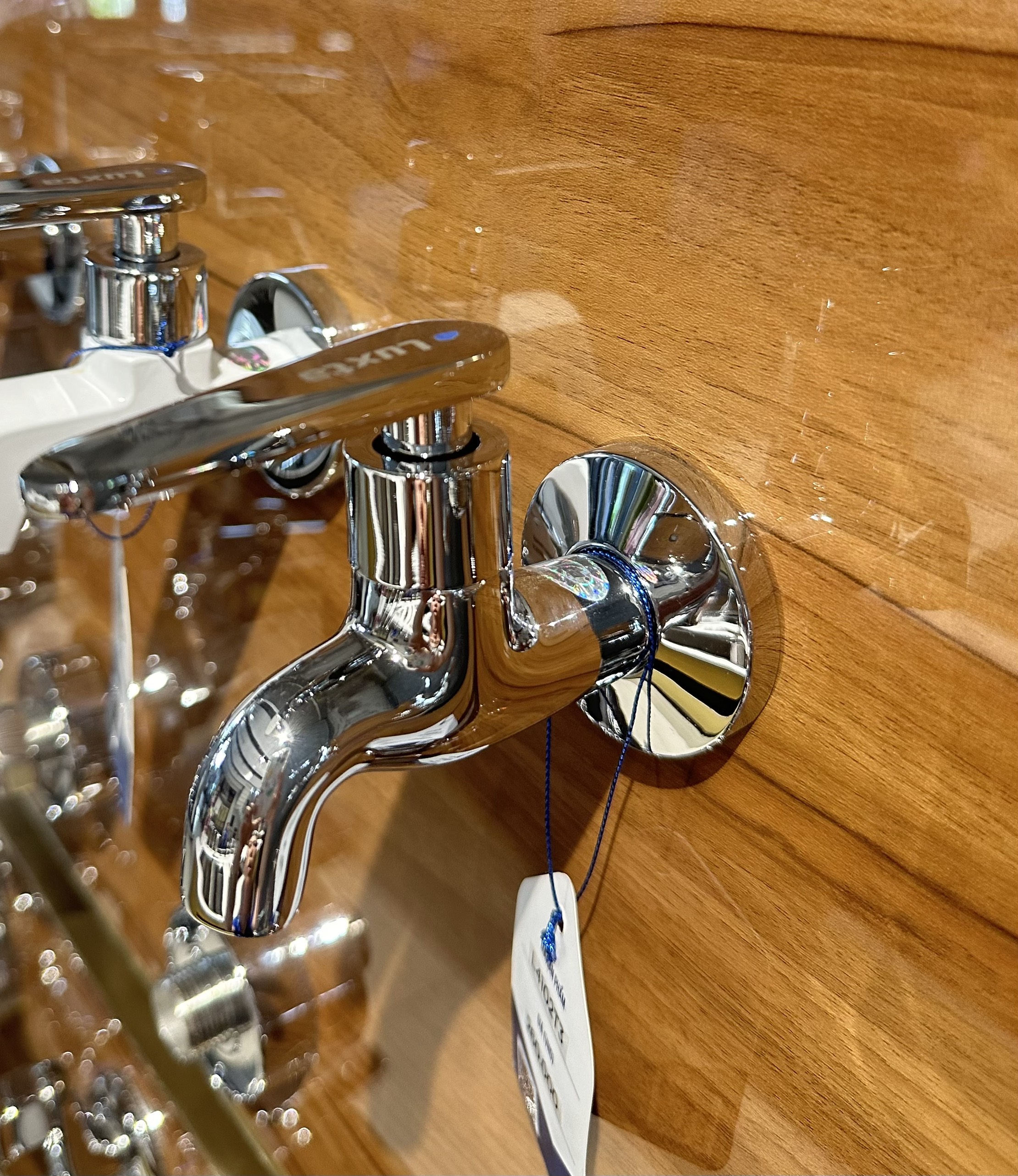 Vòi hồ Luxta L4102T3