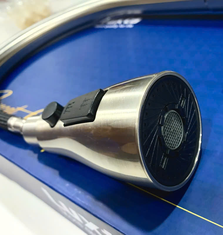 Vòi rửa chén dây rút nóng lạnh LUXTA L3219C