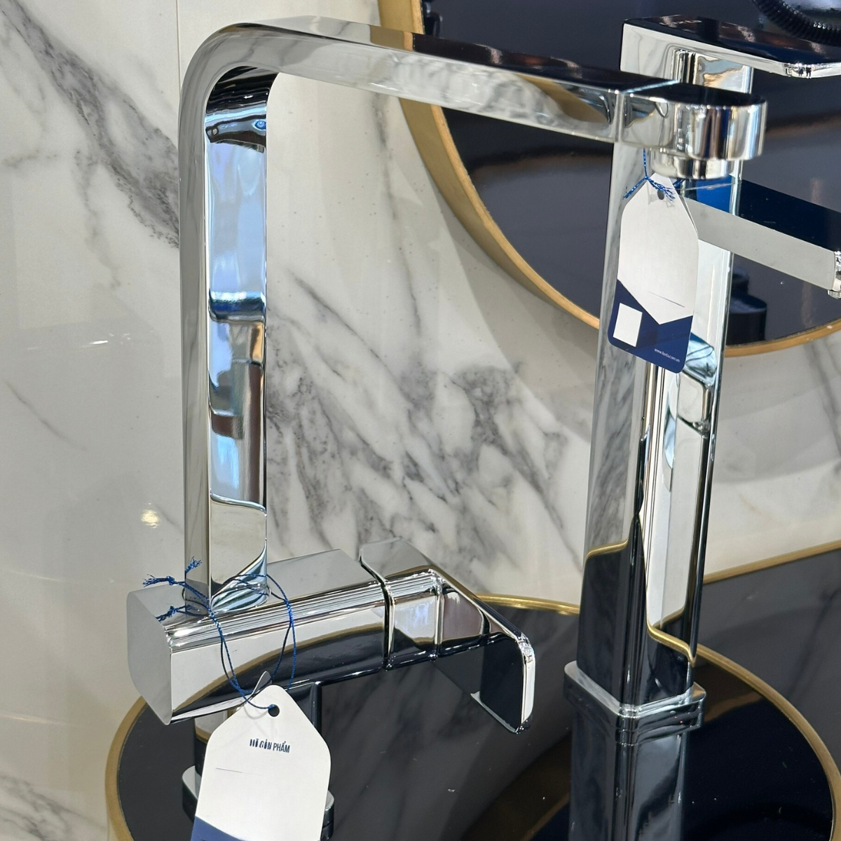 Vòi bếp nóng lạnh Luxta L3205