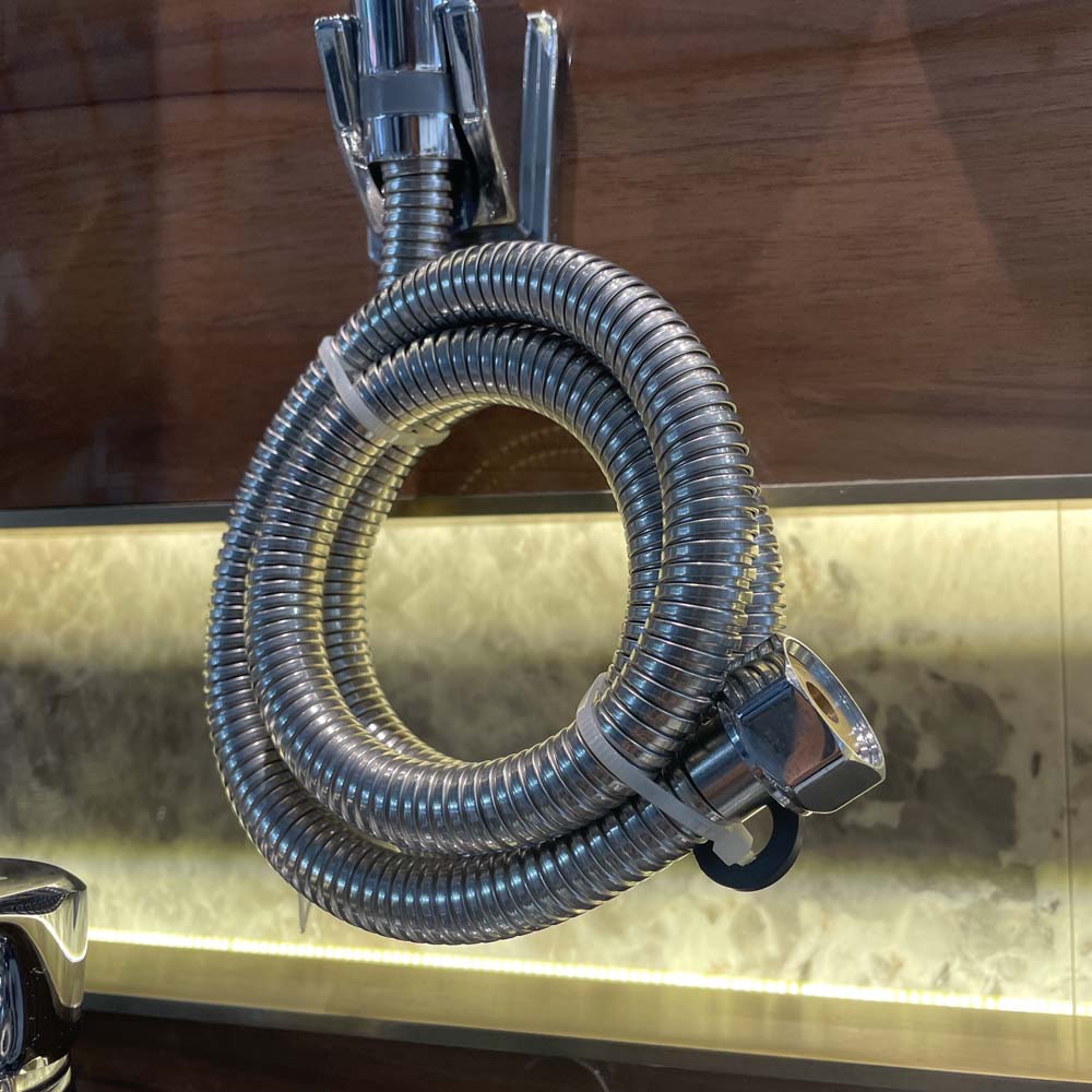 Vòi xịt vệ sinh Luxta L5101CM