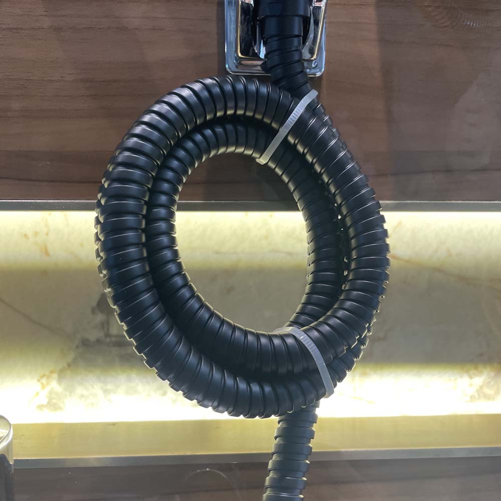 Vòi xịt vệ sinh Luxta L5111-Black