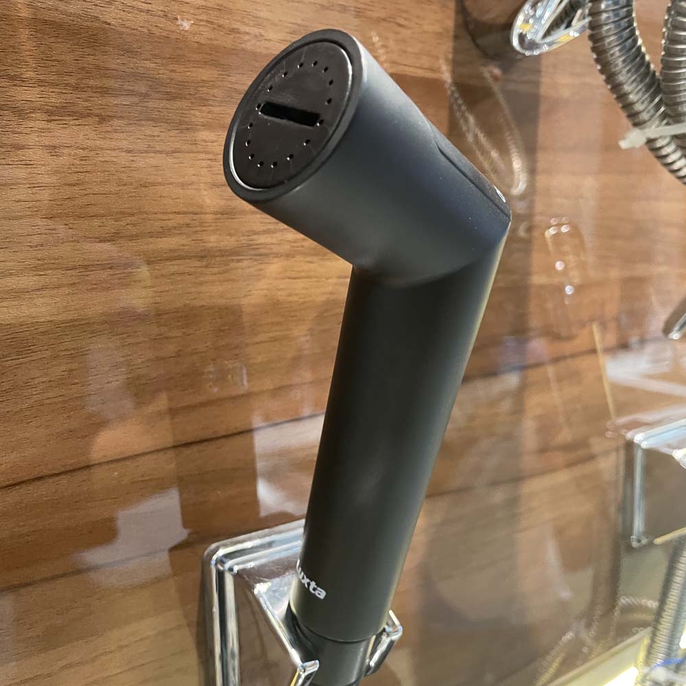 Vòi xịt vệ sinh Luxta L5111-Black