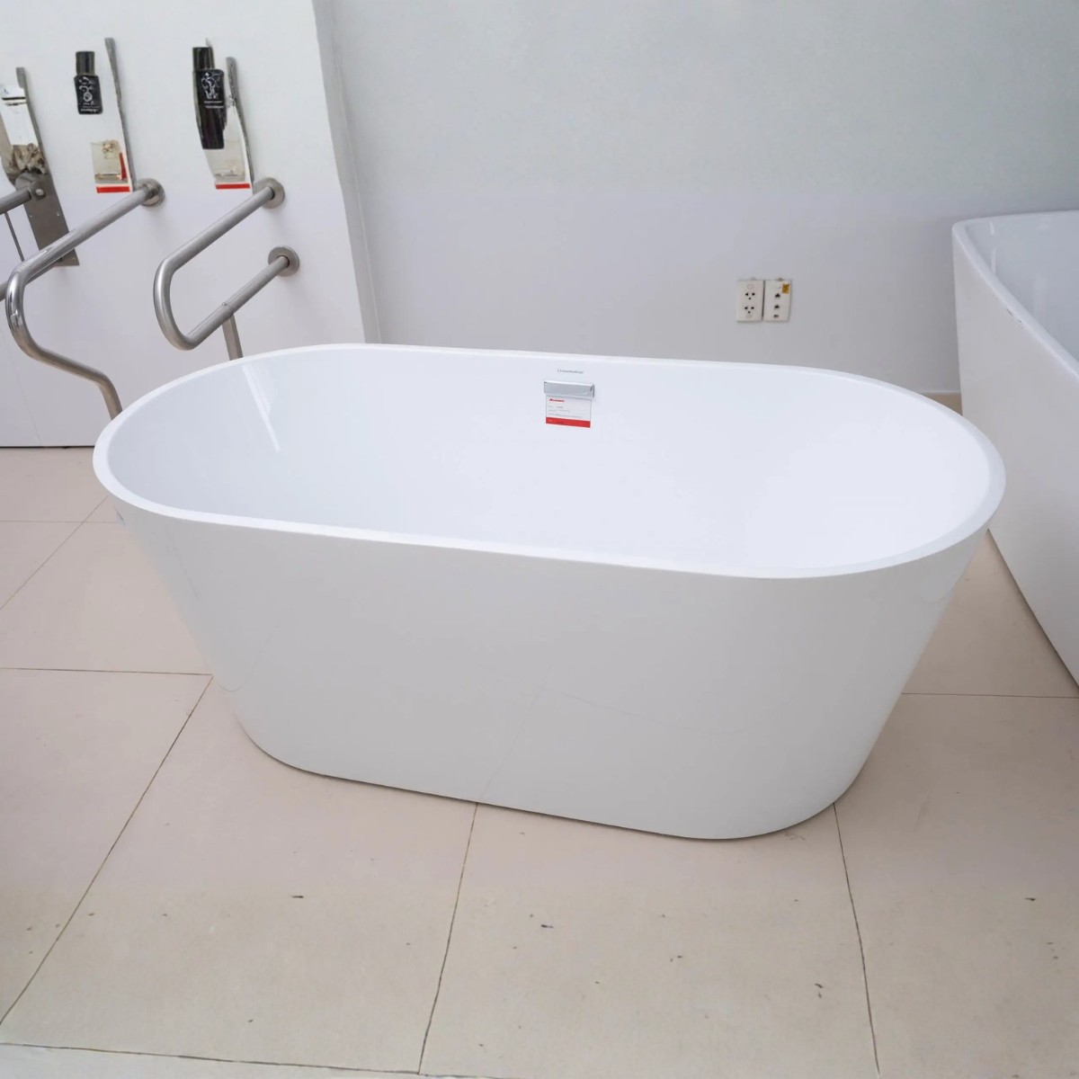 Bồn tắm nằm đặt sàn MANHATTAN MO-6023F(W)