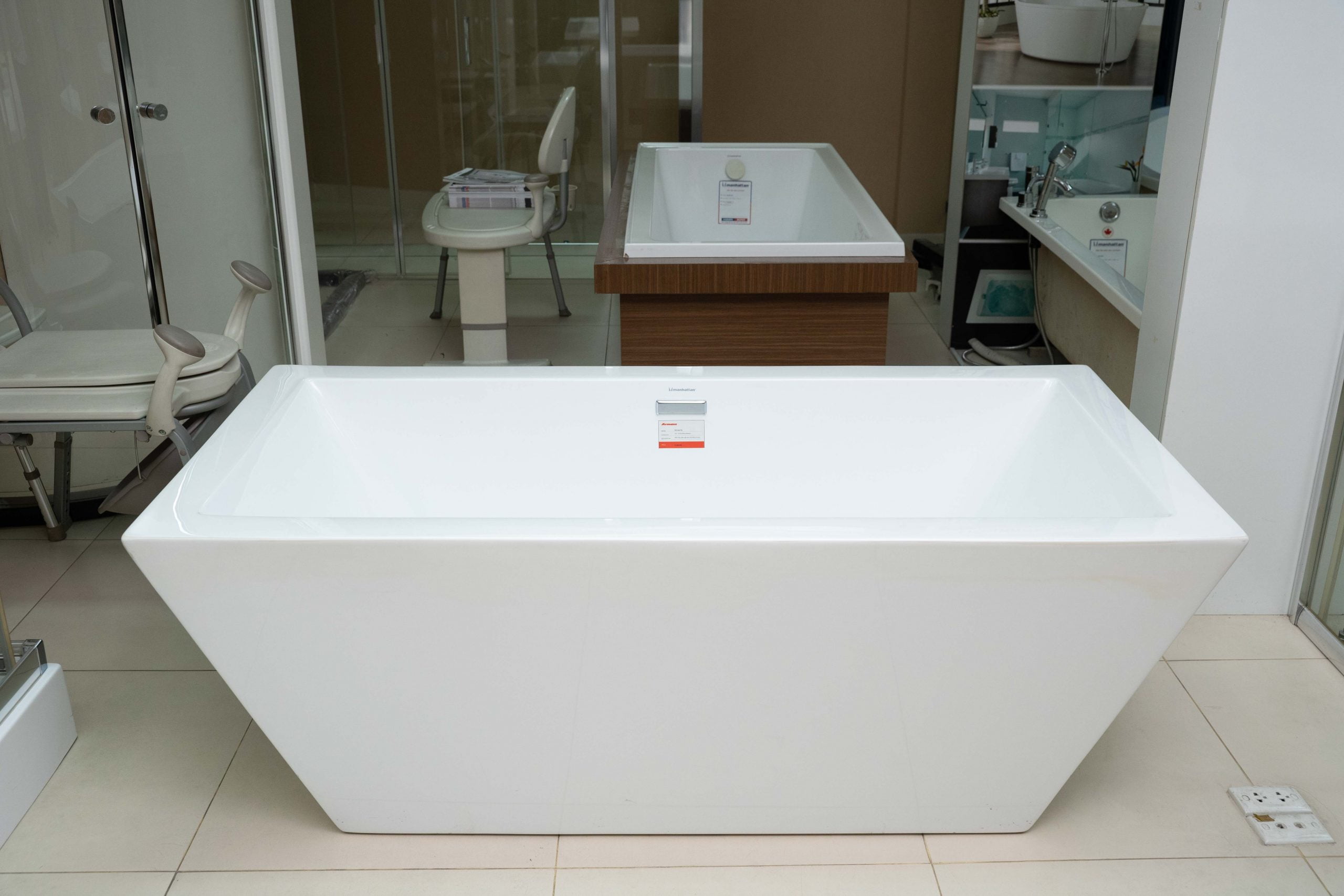 Bồn tắm nằm đặt sàn MANHATTAN MO-6647B