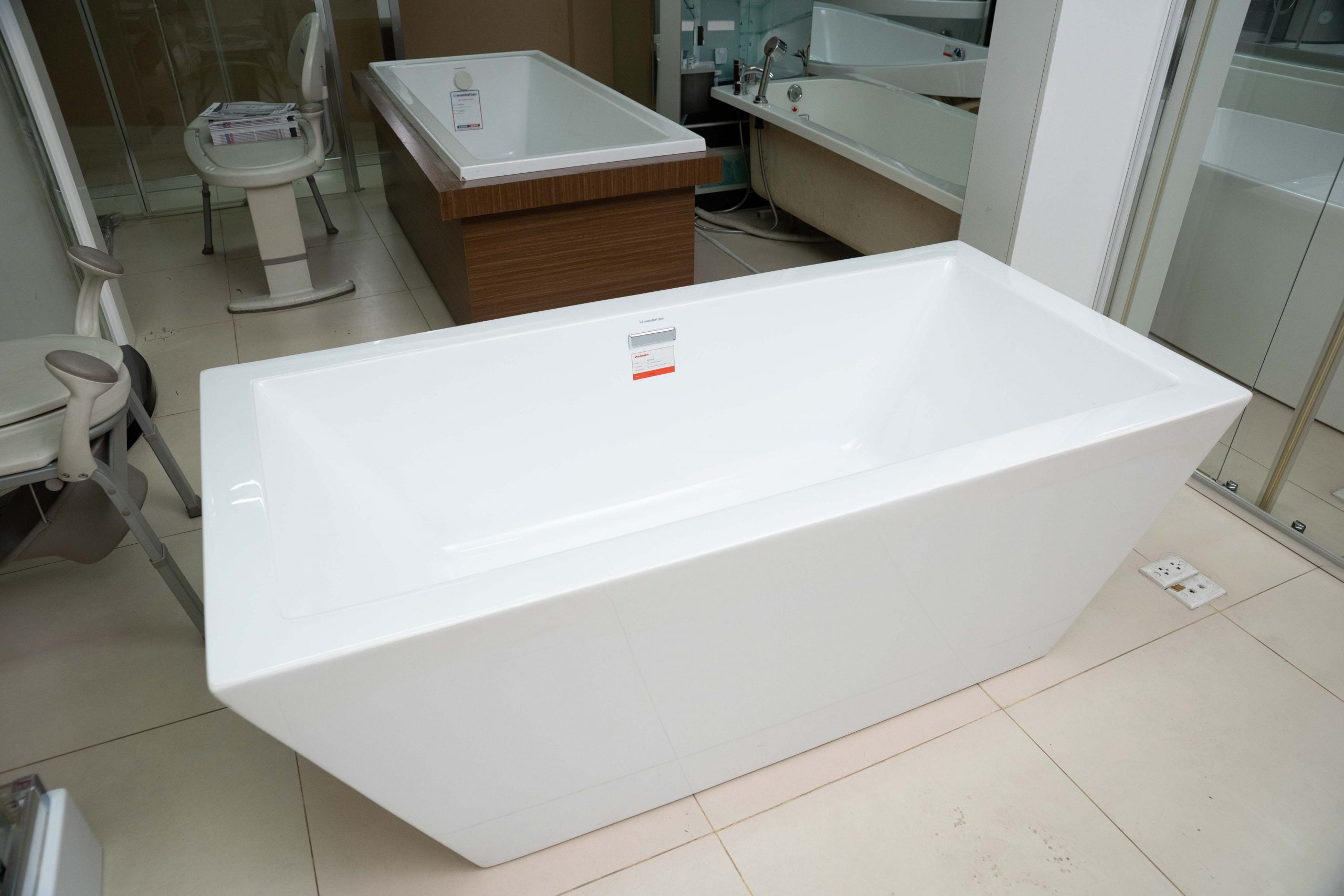 Bồn tắm nằm đặt sàn MANHATTAN MO-6647B