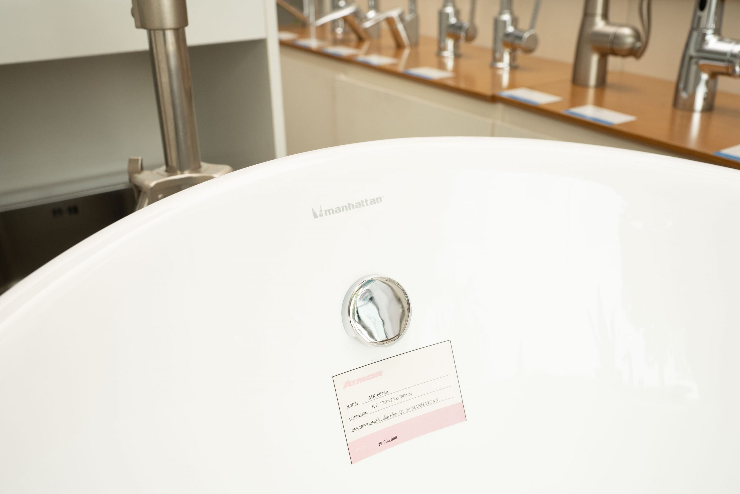 Bồn tắm nằm đặt sàn MANHATTAN MR-6036A