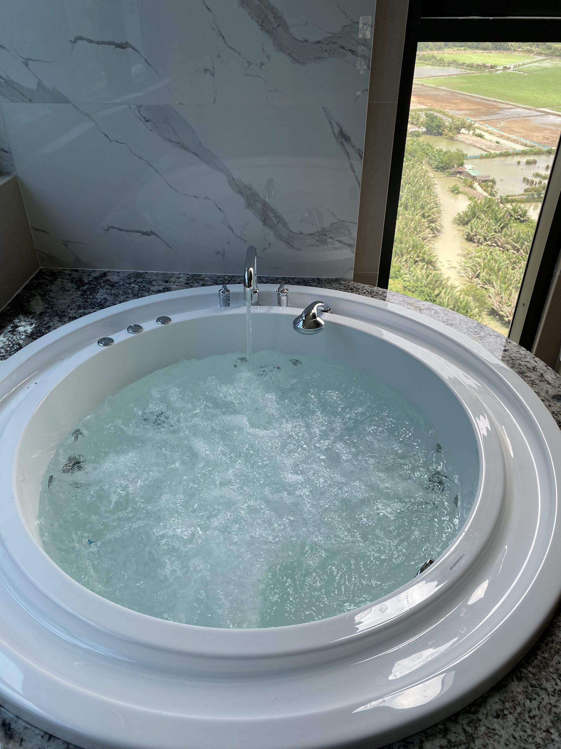 Bồn tắm nằm tròn massage sục khí MANHATTAN MS-8864-SUCKHI