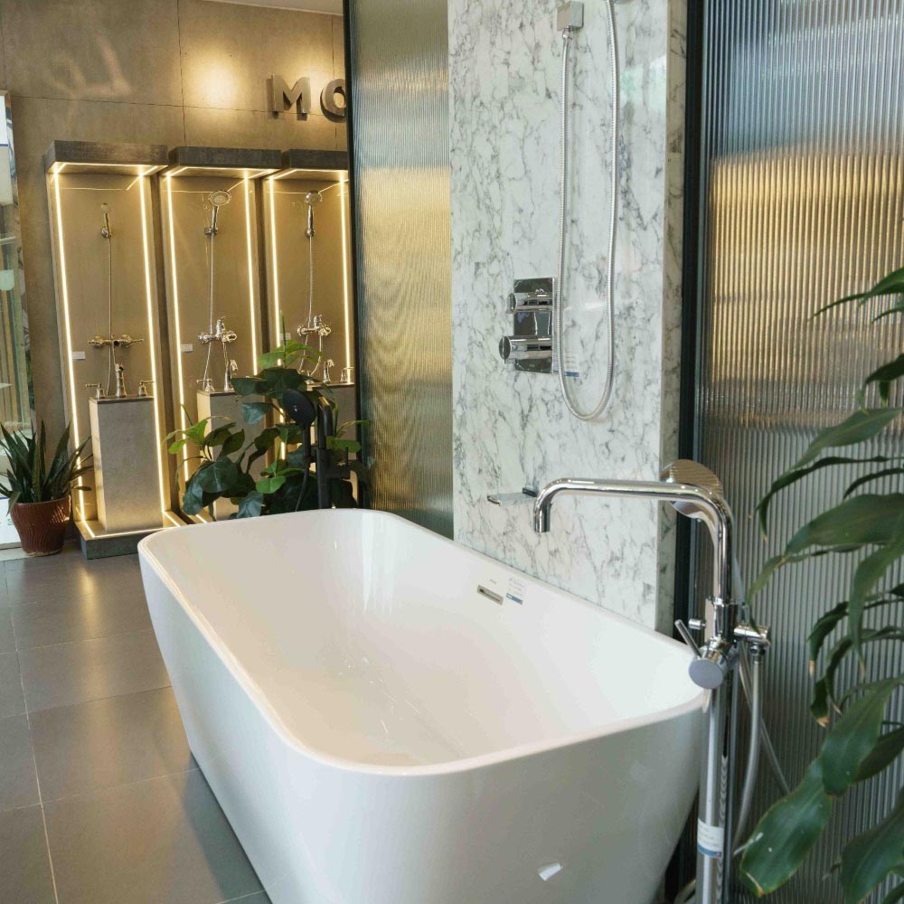 Bồn tắm đặt sàn MOEN SWT182D