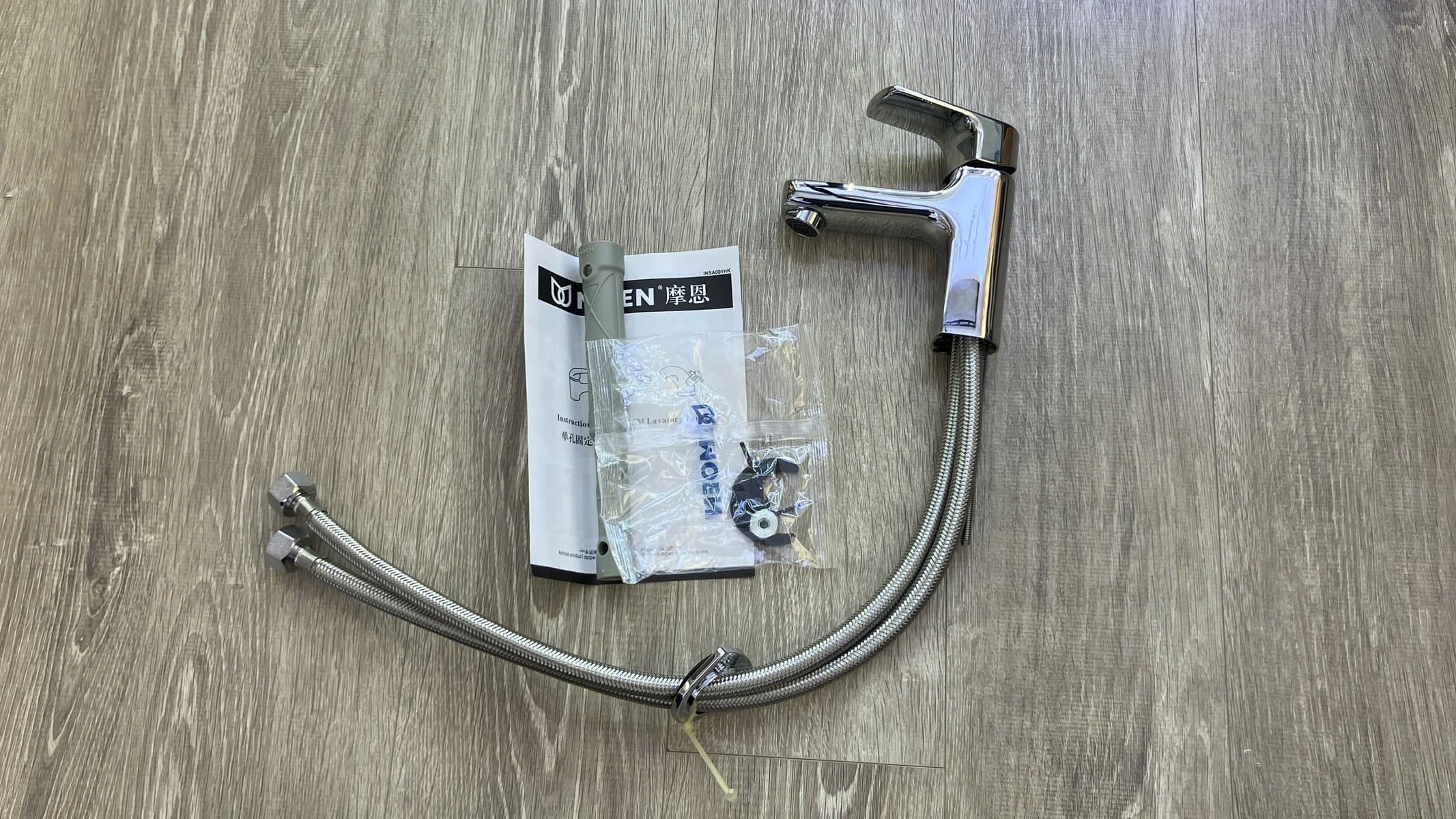 Vòi lavabo nóng lạnh MOEN Aurelia V21121