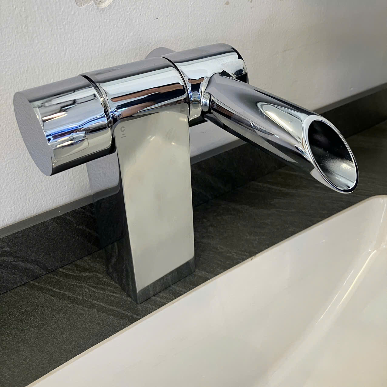 Vòi lavabo nóng lạnh MOEN Cascata HK88121