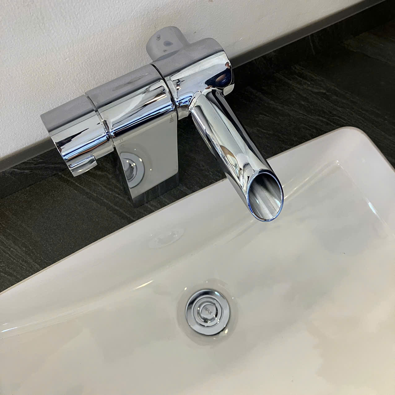 Vòi lavabo nóng lạnh MOEN Cascata HK88121