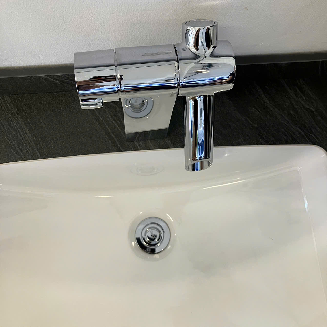 Vòi lavabo nóng lạnh MOEN Cascata HK88121