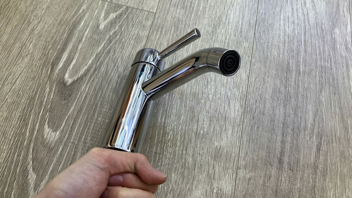 Vòi lavabo nóng lạnh MOEN Essence V14121