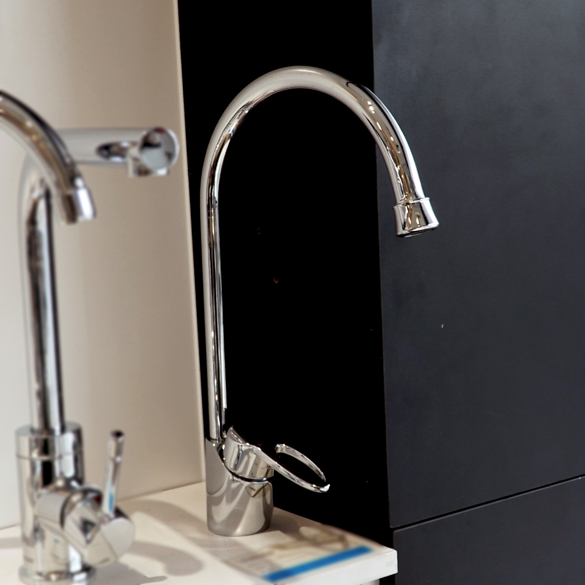 Vòi rửa chén MOEN V66111