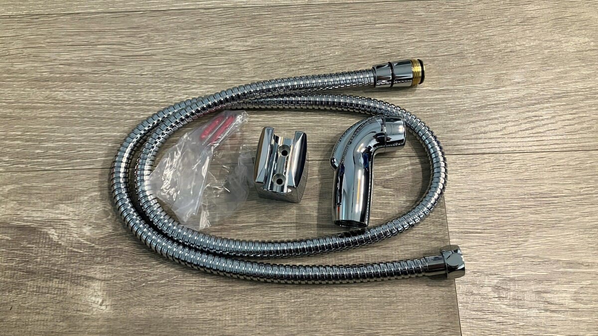 Vòi xịt vệ sinh dây inox MOEN 149385V