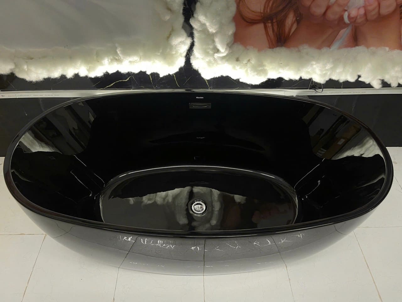 Bồn tắm đặt sàn 1.5m màu đen MOWOEN MW8223B-150