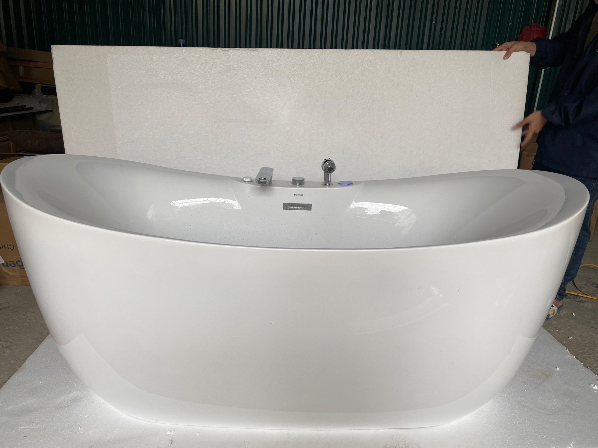 Bồn tắm đặt sàn massage 1.7m MOWOEN MW8305BFB-170.MS