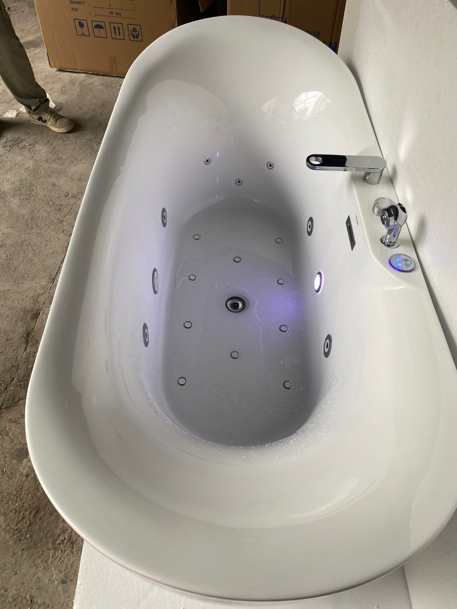 Bồn tắm đặt sàn massage 1.7m MOWOEN MW8305BFB-170.MS