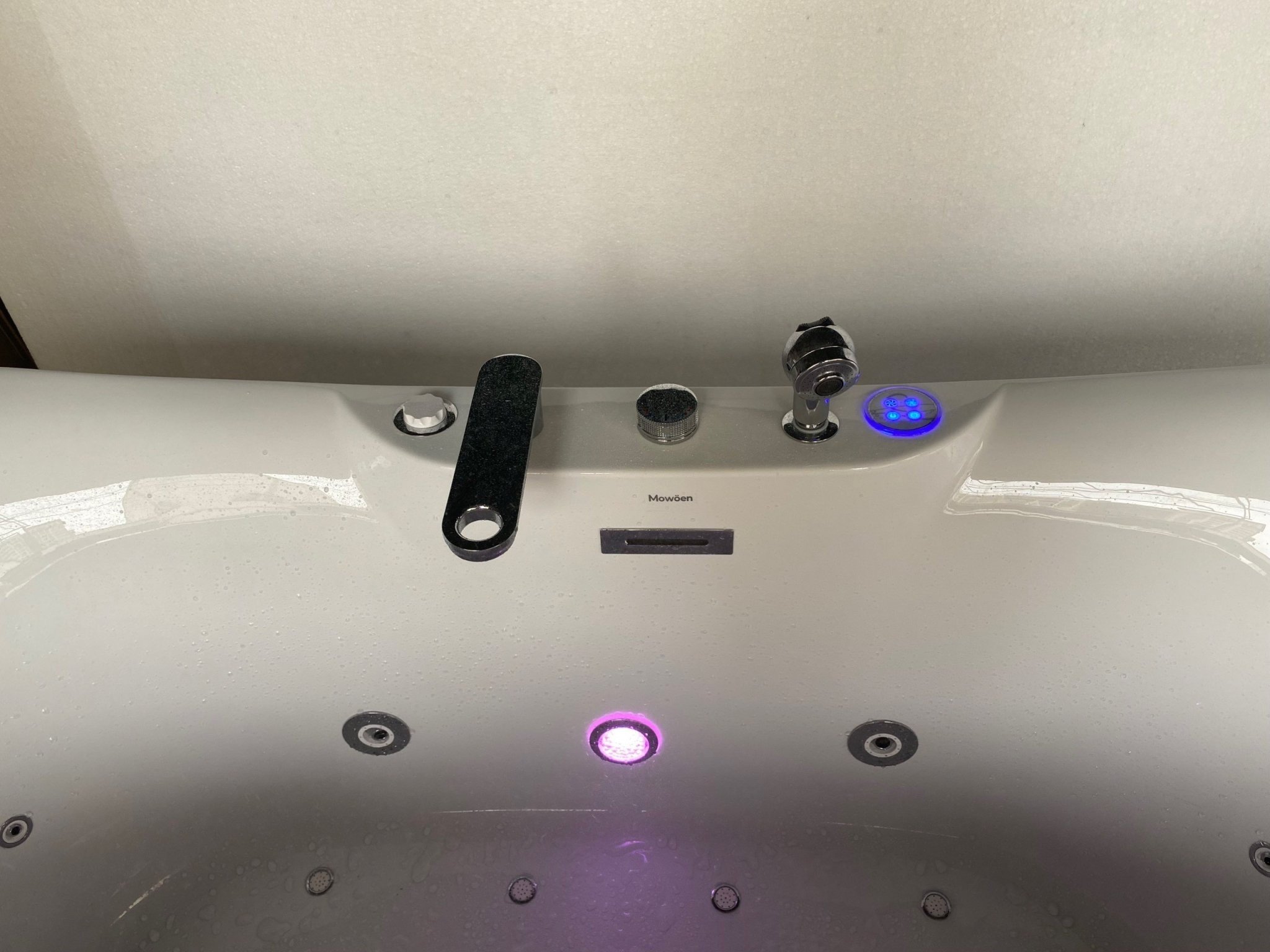 Bồn tắm đặt sàn massage 1.7m MOWOEN MW8305BFB-170.MS