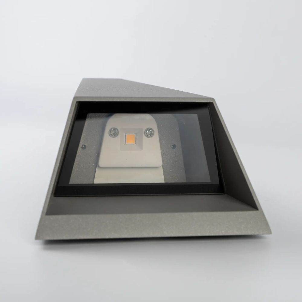 Đèn LED gắn tường 9W Nanoco NBL2553S màu xám bạc