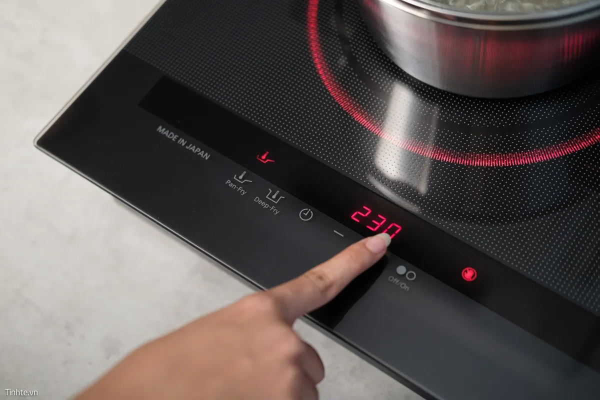 Bếp điện từ đôi Panasonic KY-C227E màu xám, công nghệ ECONAVI