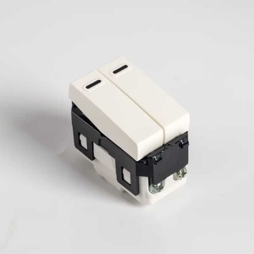 Công tắc 1 chiều loại đôi cỡ nhỏ 16A dòng Wide Panasonic WEV502107SW