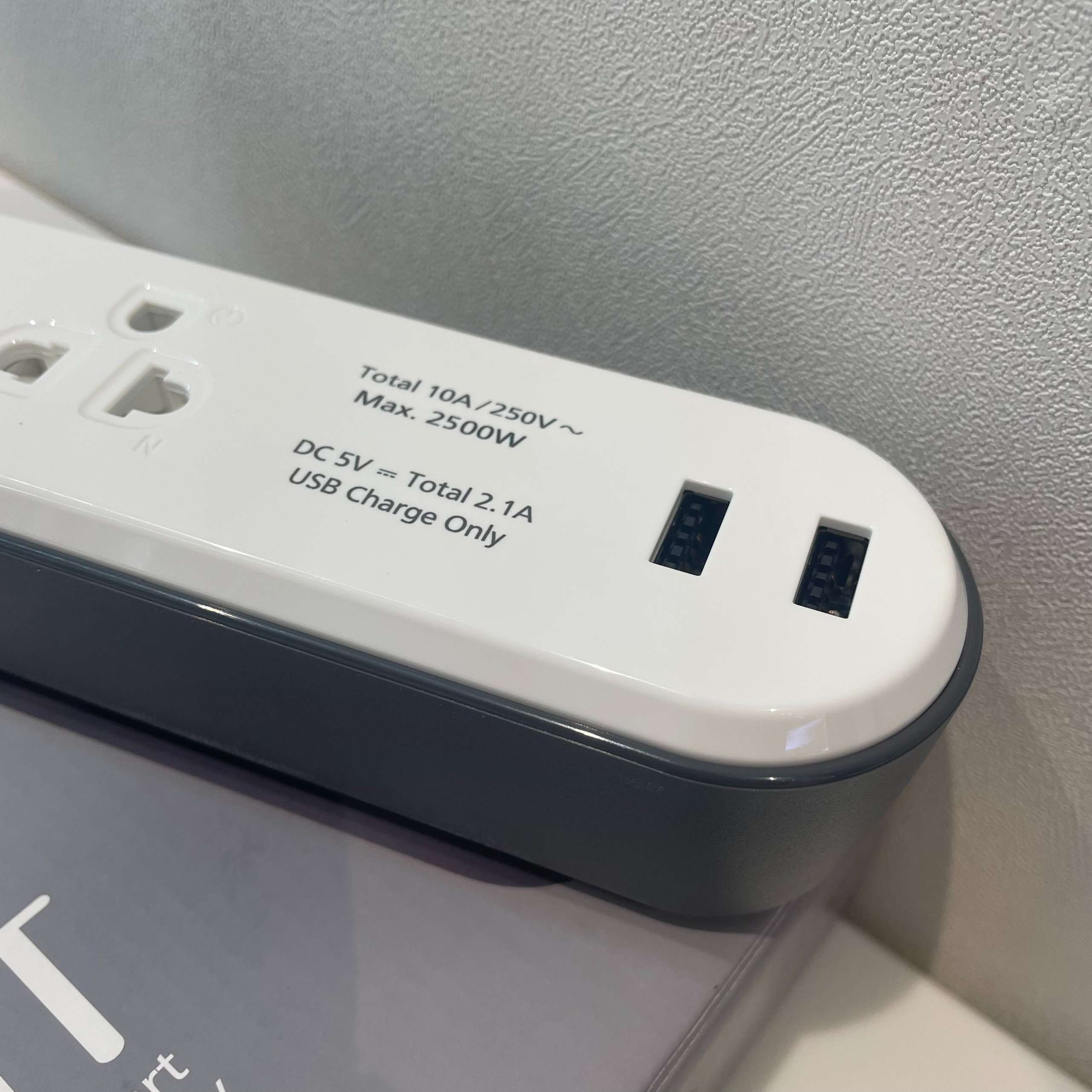 Ổ cắm Panasonic có dây 3 ổ cắm 2 USB WCHG243322W-VN