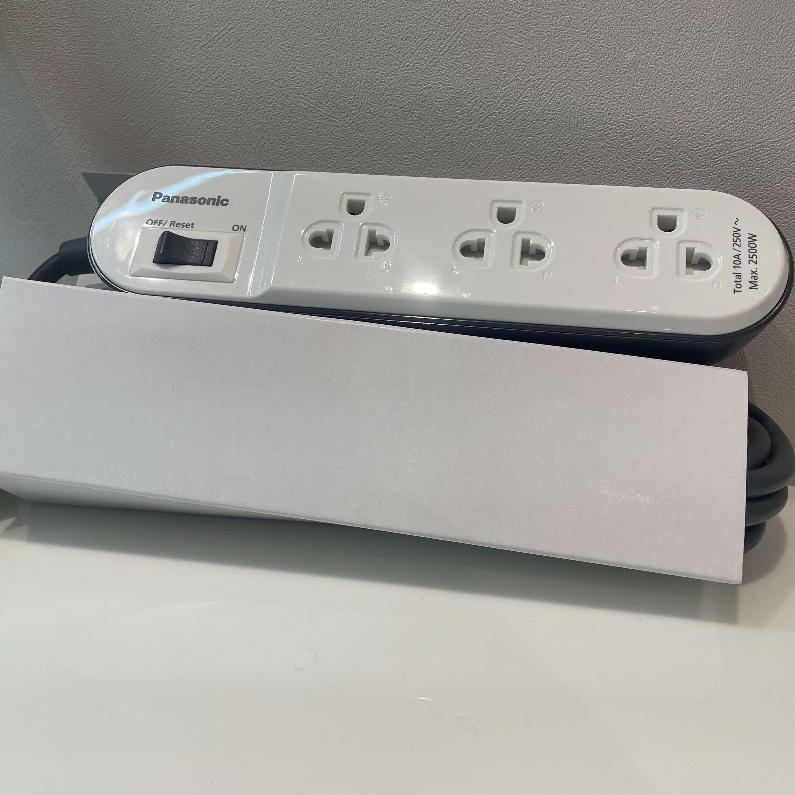 Ổ cắm điện Panasonic có dây WCHG24332W