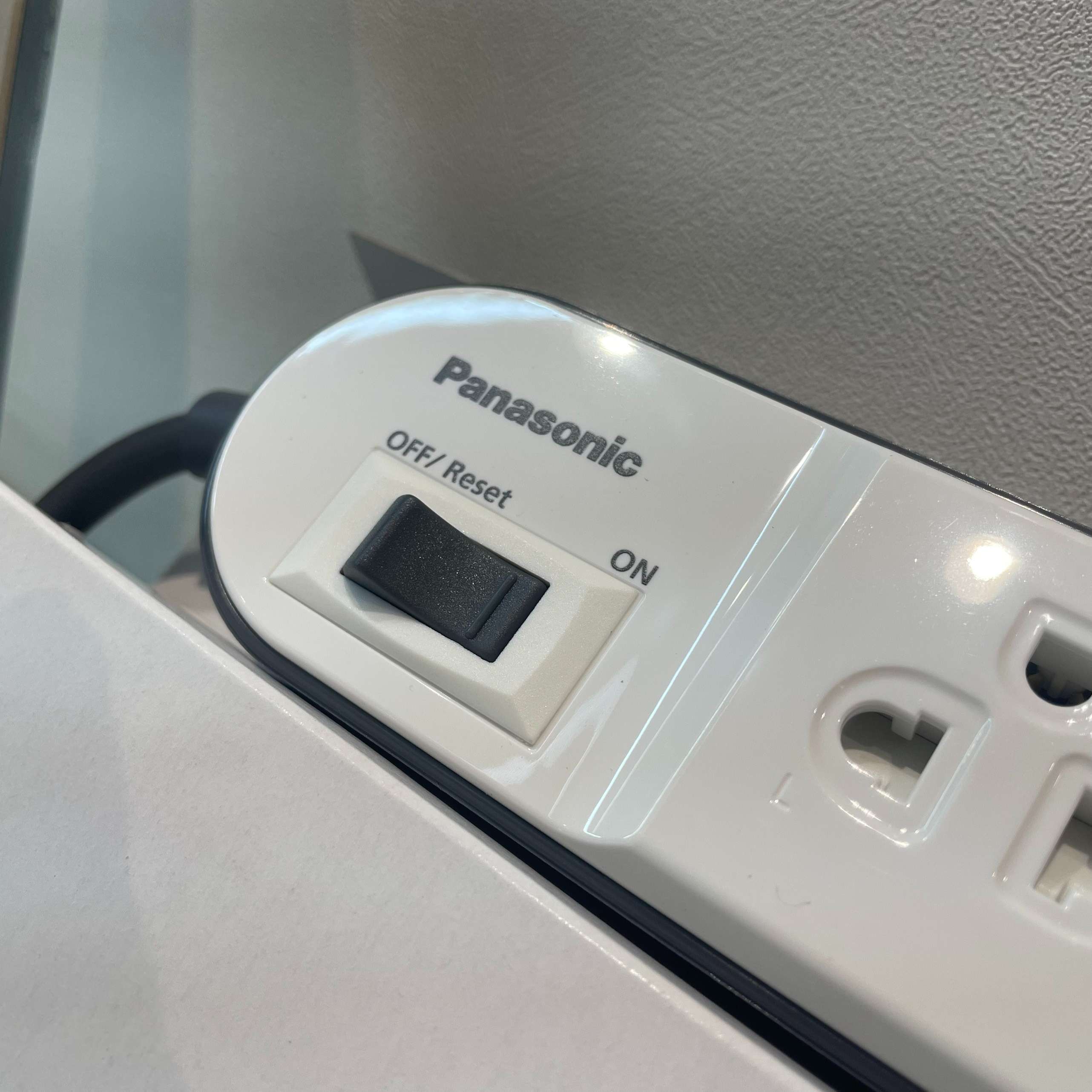 Ổ cắm điện Panasonic có dây WCHG24332W