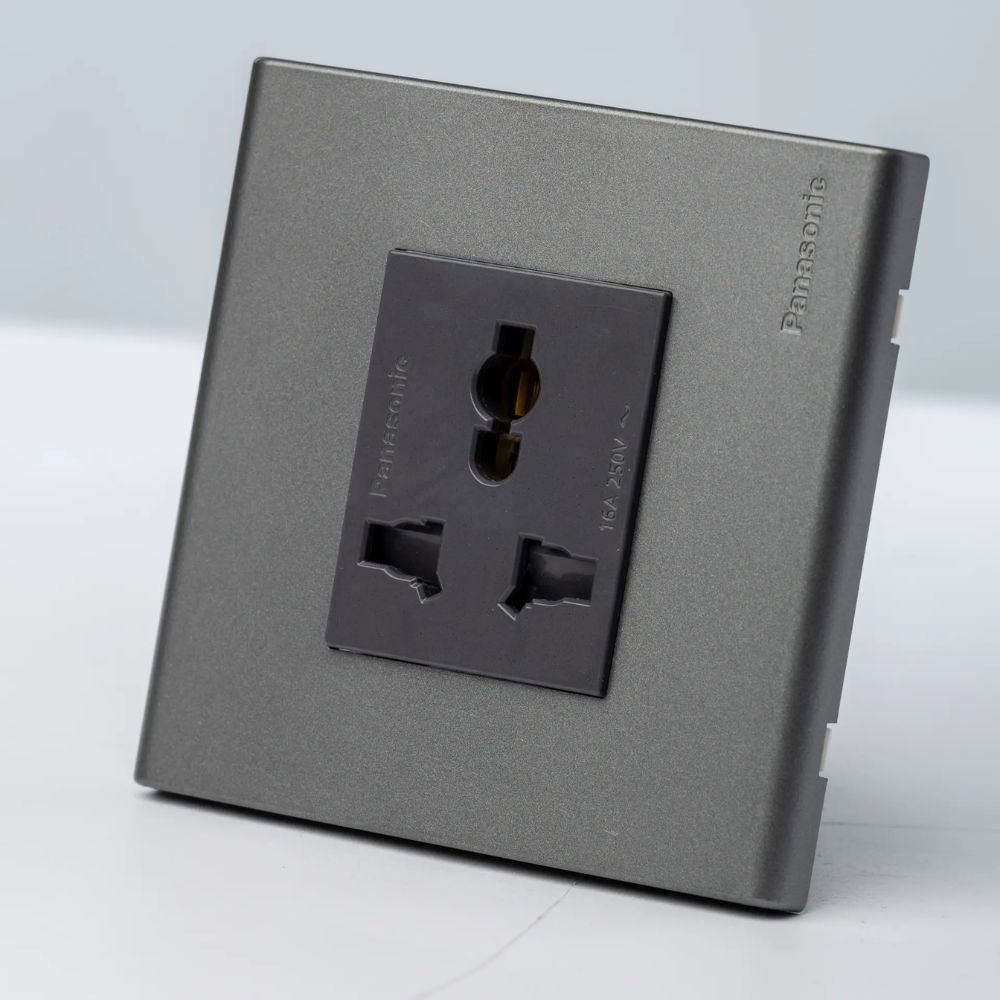 Ổ cắm 3 chấu đa năng Panasonic WEV117107H có màn che dòng WIDE-Color