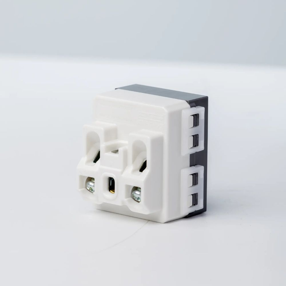 Ổ cắm 3 chấu đa năng Panasonic WEV117107H có màn che dòng WIDE-Color