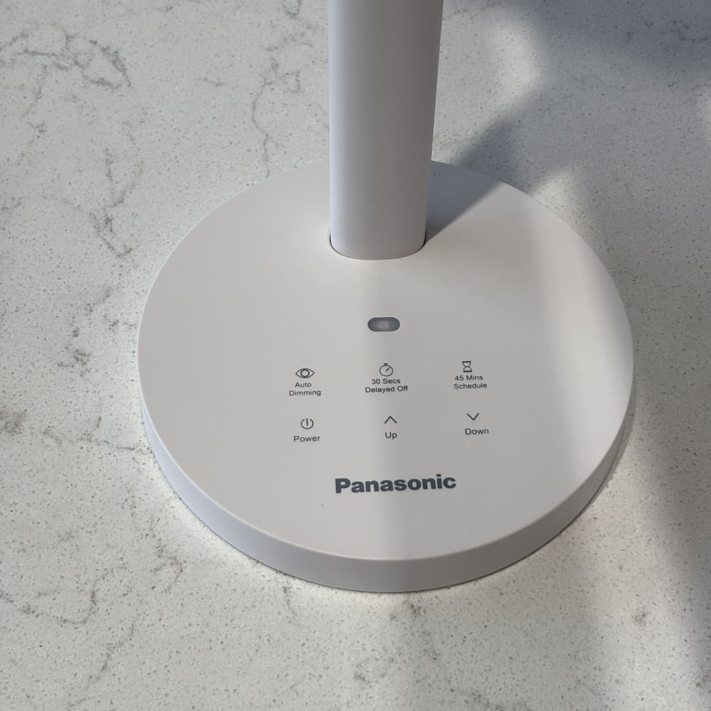 Đèn bàn LED Panasonic HHLT042119 6 cấp độ sáng cảm ứng