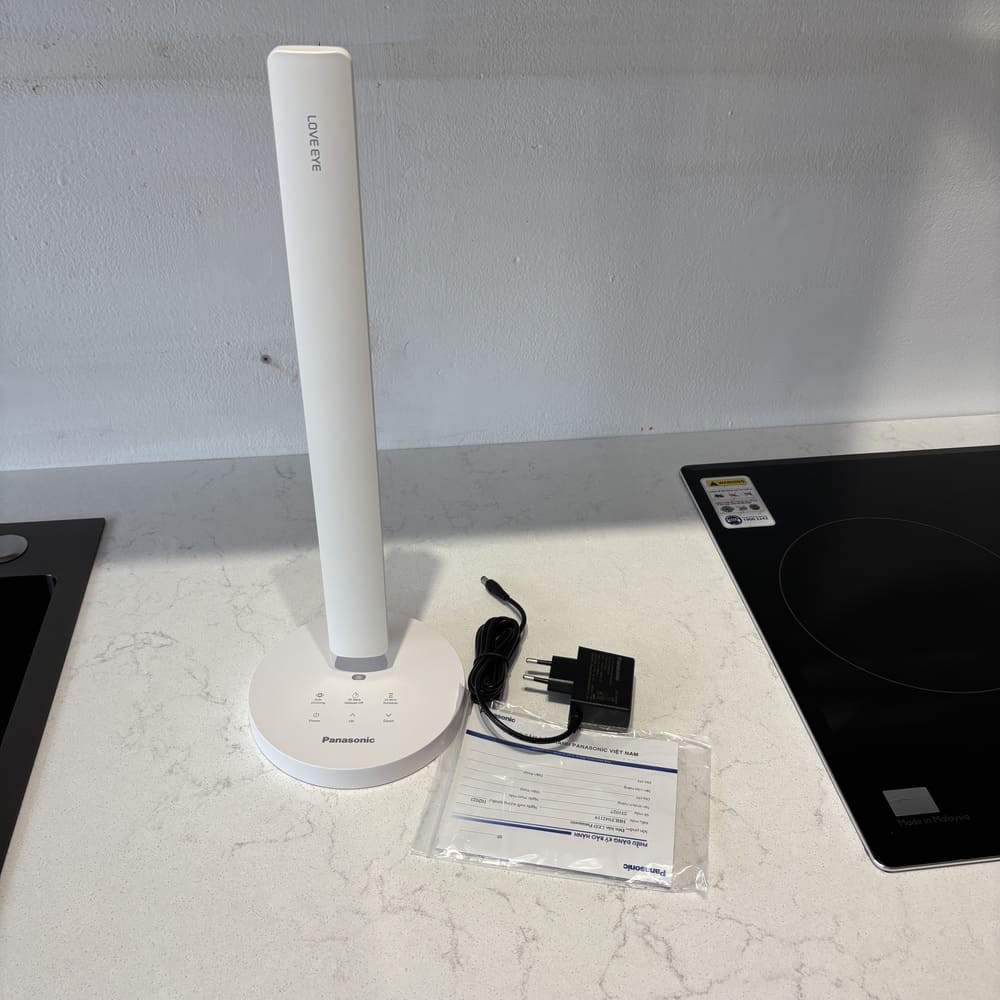 Đèn bàn LED Panasonic HHLT042119 6 cấp độ sáng cảm ứng