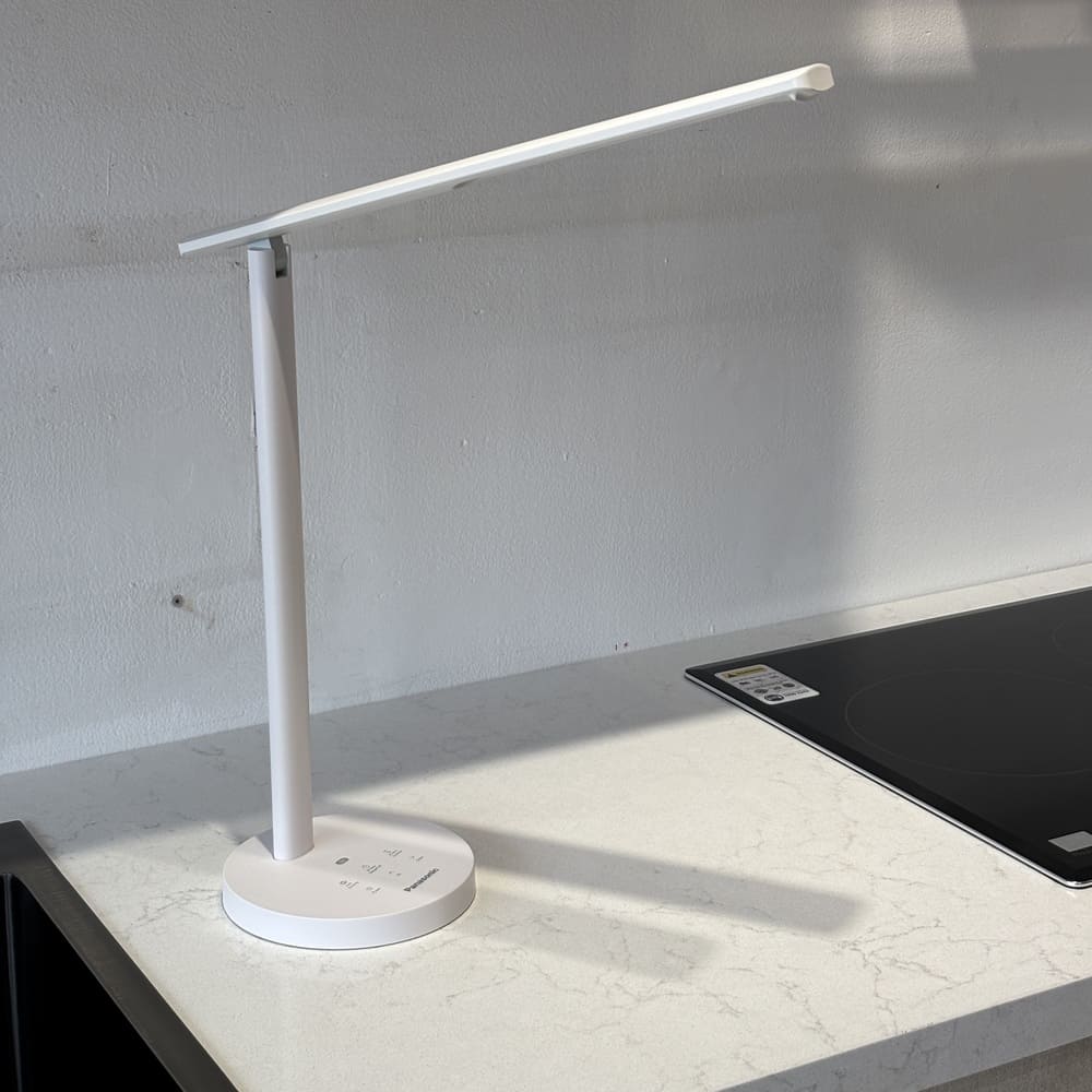 Đèn bàn LED Panasonic HHLT042119 6 cấp độ sáng cảm ứng