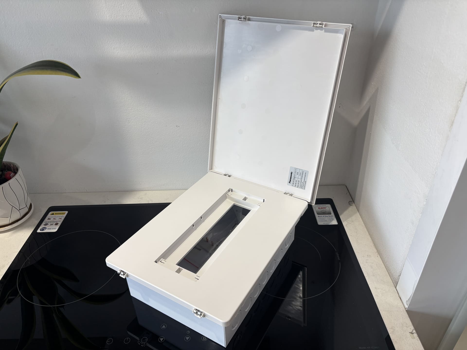 Tủ điện âm tường 8/12/16/24 đường dòng Moderva Panasonic BQDF