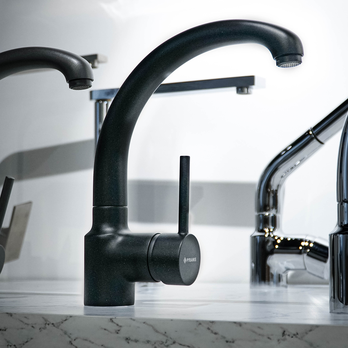 Vòi rửa chén bát PYRAMIS Armonica Classic Carbon