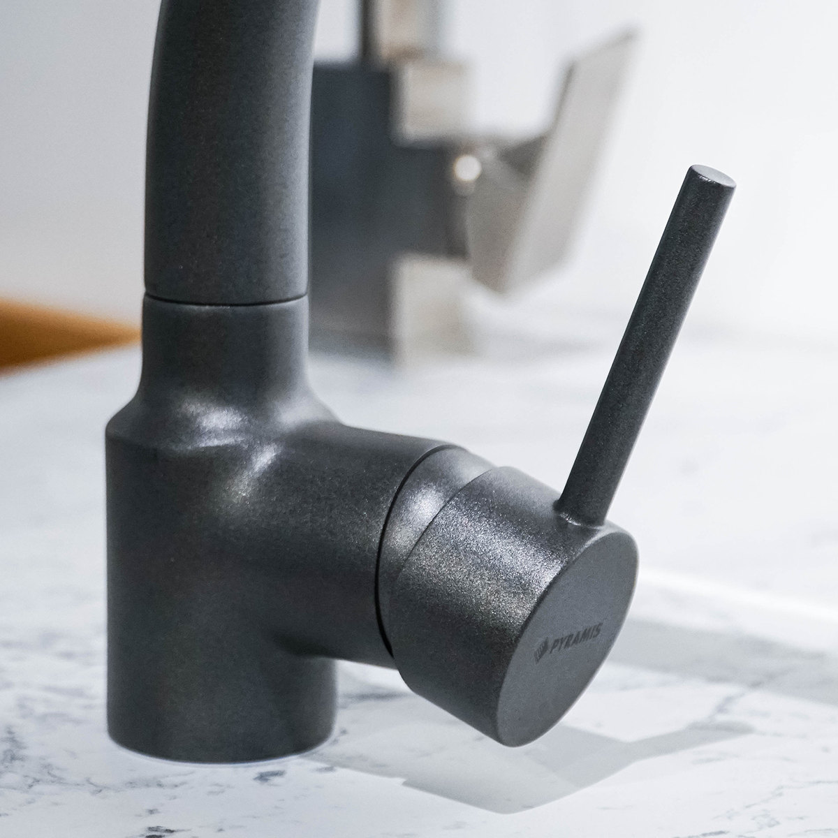 Vòi rửa chén bát PYRAMIS Armonica Classic Iron Grey