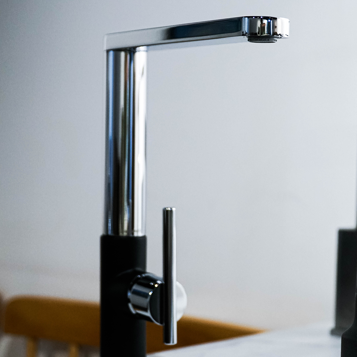 Vòi rửa chén bát PYRAMIS Grazia Elegant Chrome & Carbon