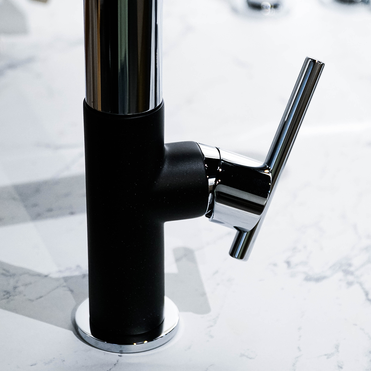 Vòi rửa chén bát PYRAMIS Grazia Elegant Chrome & Carbon